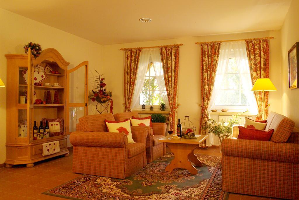 Röbel Landhaus Mueritzgarten Hotel Garni מראה חיצוני תמונה