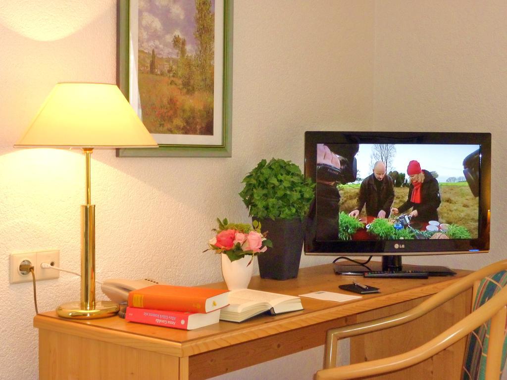 Röbel Landhaus Mueritzgarten Hotel Garni מראה חיצוני תמונה
