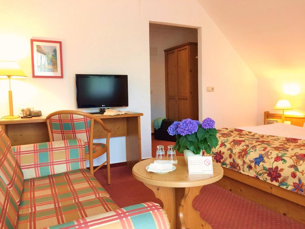 Röbel Landhaus Mueritzgarten Hotel Garni מראה חיצוני תמונה