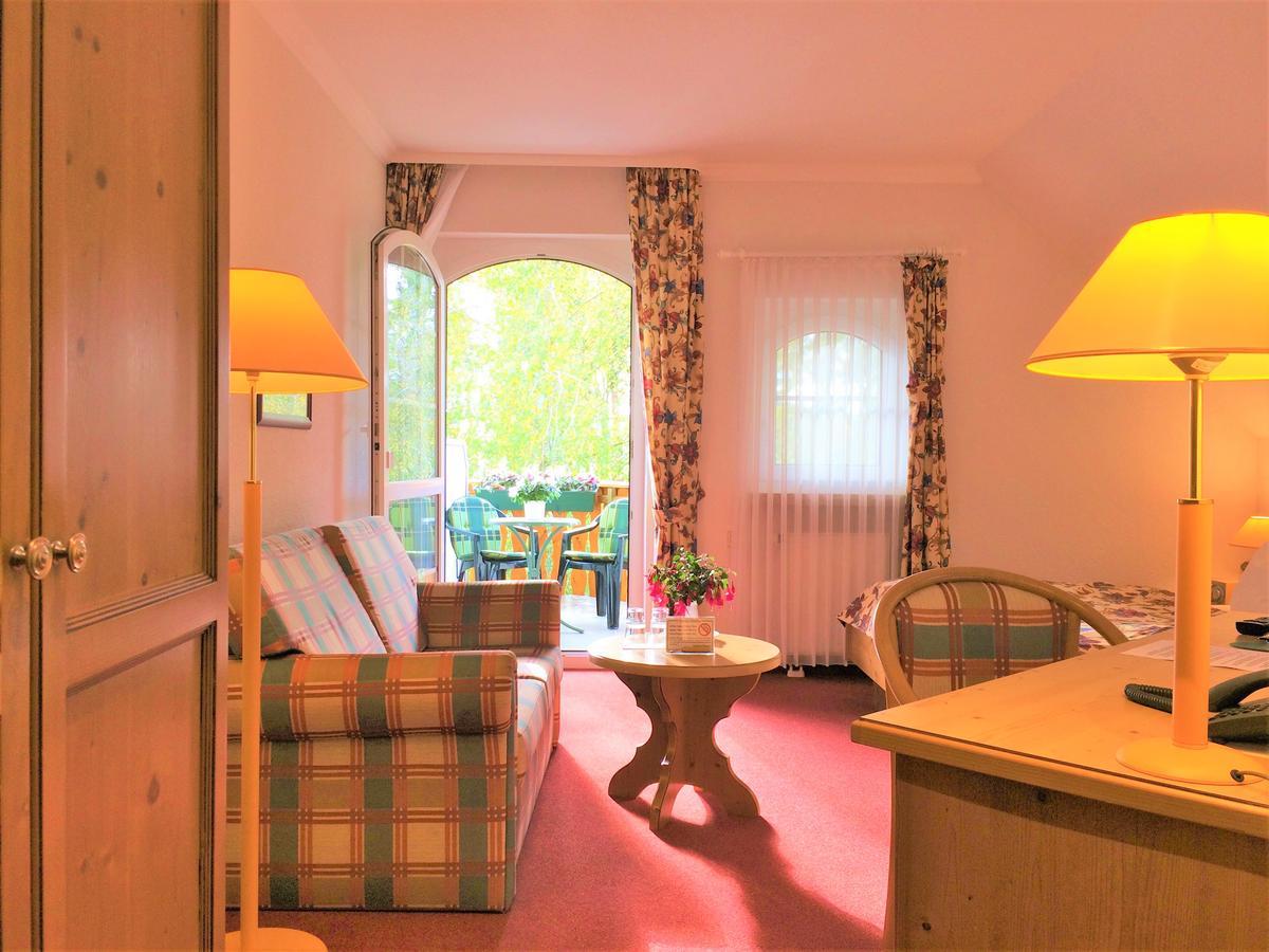Röbel Landhaus Mueritzgarten Hotel Garni מראה חיצוני תמונה